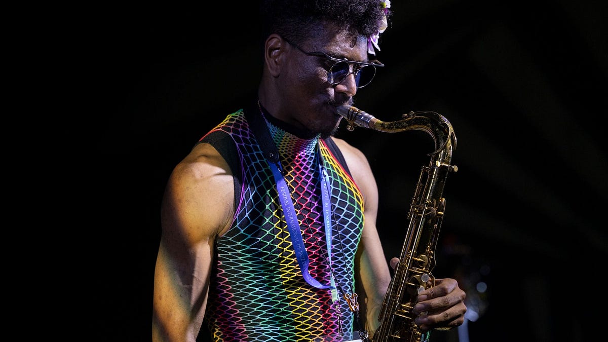Tomoki Sanders: Stepping Out of the Shadow